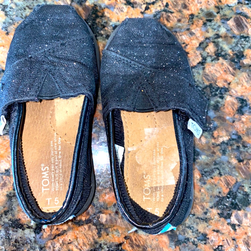 Black glittery girls Tom’s size 5